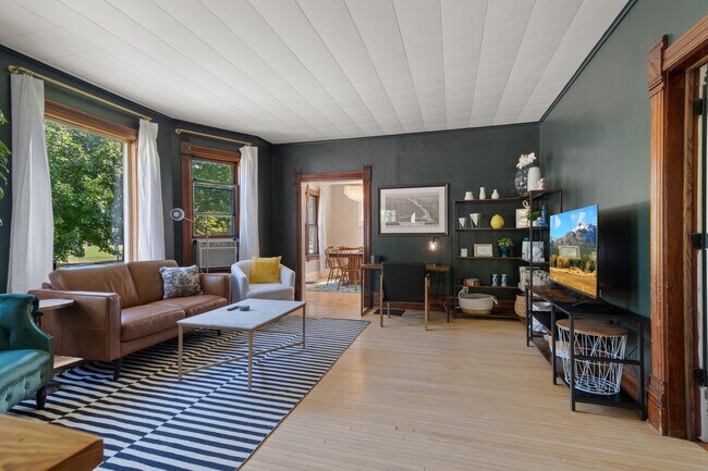 Foto del edificio - 1028 Porlier St