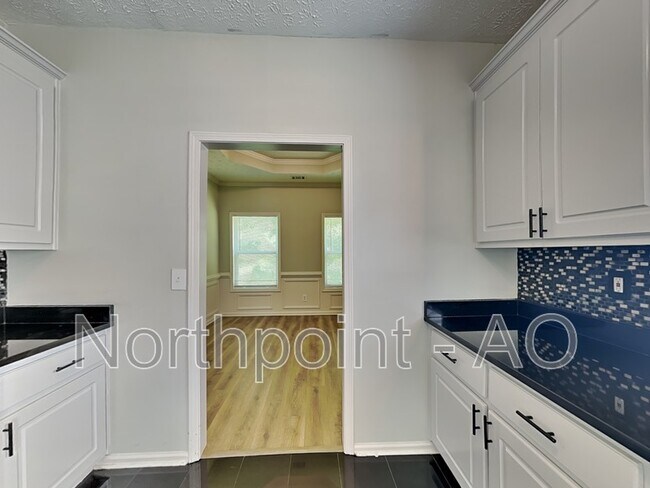 Building Photo - 9724 Brookshire Dr