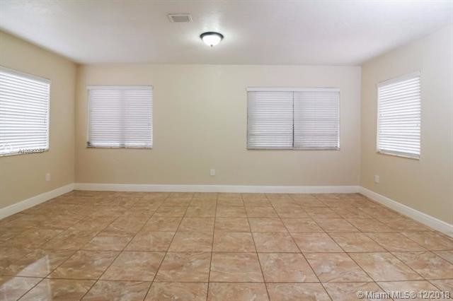 Foto del edificio - 1730 NW 187th St