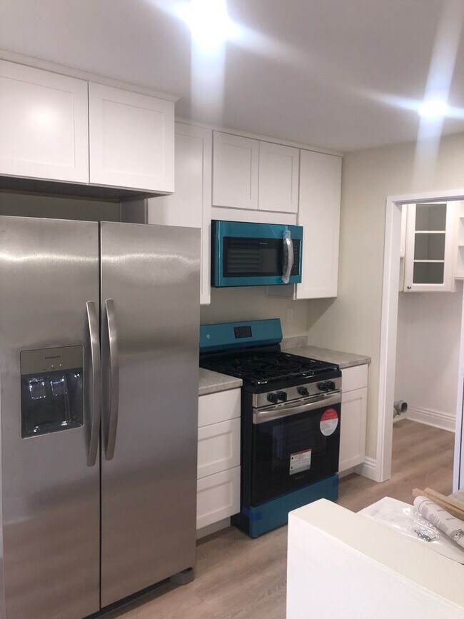Foto del edificio - Renovated townhome for rent in the America...