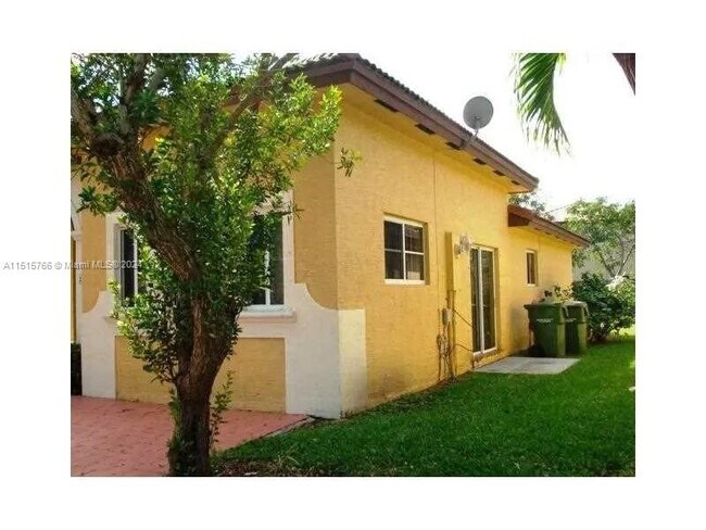 Building Photo - 2540 NE 41st Terrace