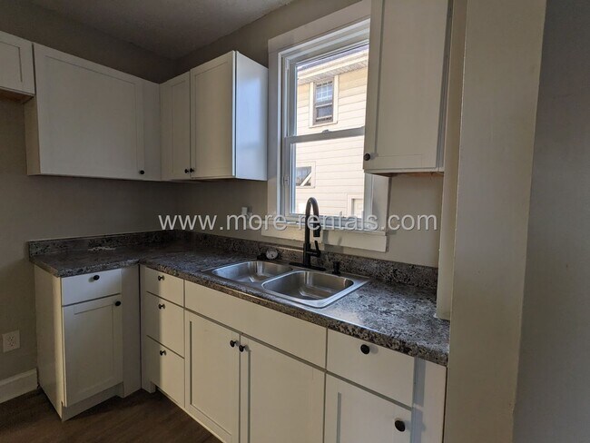 Foto del edificio - Remodeled house with first floor bedroom