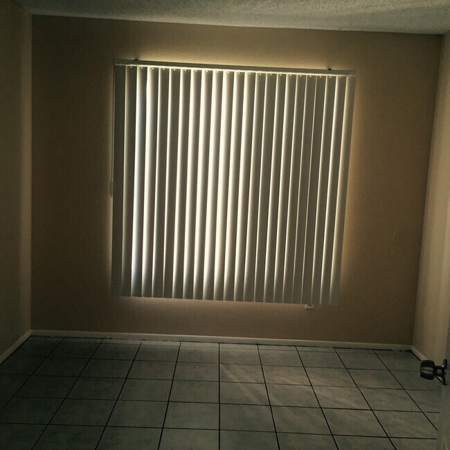 Foto del edificio - 1943 Padilla Dr