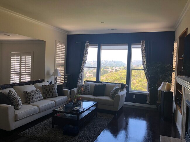 Foto del edificio - 8215 Skyline Cir