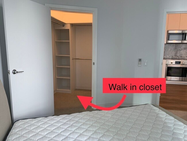Building Photo - 'A'ali'i - Move In Ready, Furnished One Bedroom with Parking