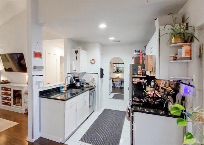 Foto del edificio - 1015 E Yager Ln