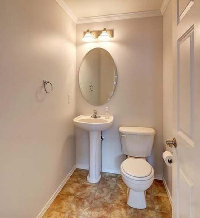 Building Photo - 3 bedroom in Edmonds WA 98026