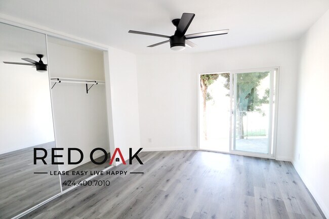 Foto del edificio - Completely Remodeled Charming Two Bedroom ...