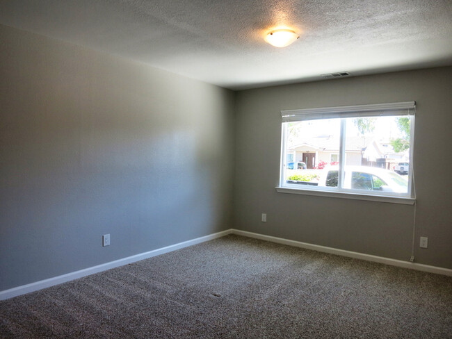 Building Photo - 481 Morse Ave