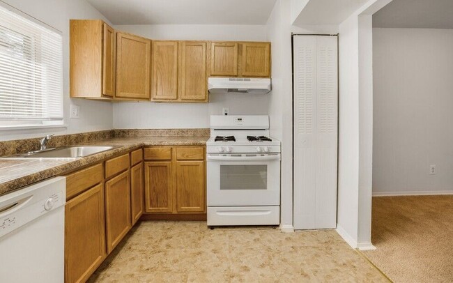 Kitchen-Classic - Barclay Square Apartments