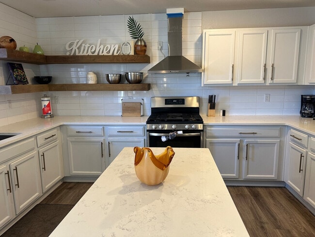 Foto del edificio - 11987 Bolton Dr