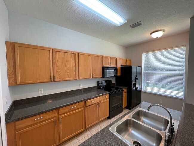 Foto del edificio - 3 Bedroom, 2.5 Bath Townhome in Kissimmee!
