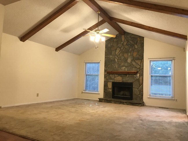Sala de estar - 4448 Huntington Dr