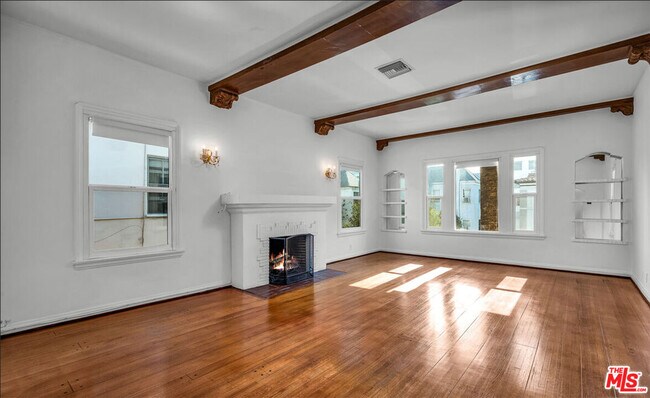 Foto del edificio - 6369 Orange St