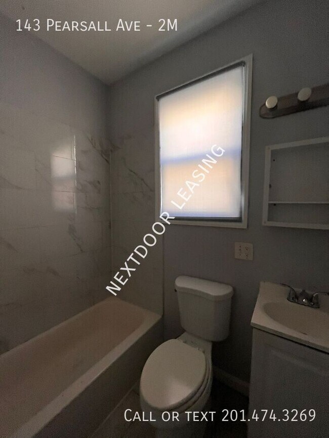 Building Photo - 143 Pearsall Ave