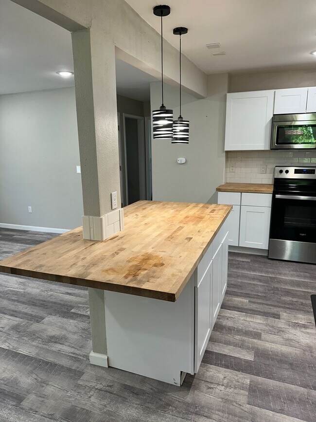 Foto del edificio - 14716 W Lake Ridge Dr