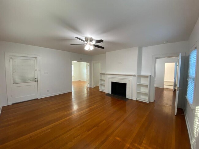 Building Photo - 1530 Sul Ross St