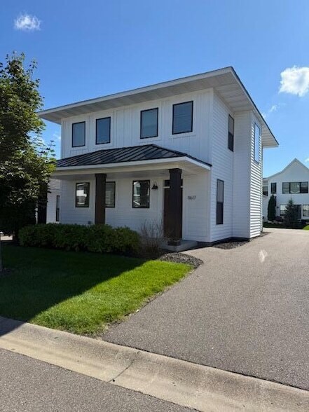 Foto principal - 11617 86th Ave N