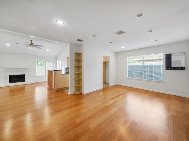 Foto del edificio - 1223 Bramblebury Dr