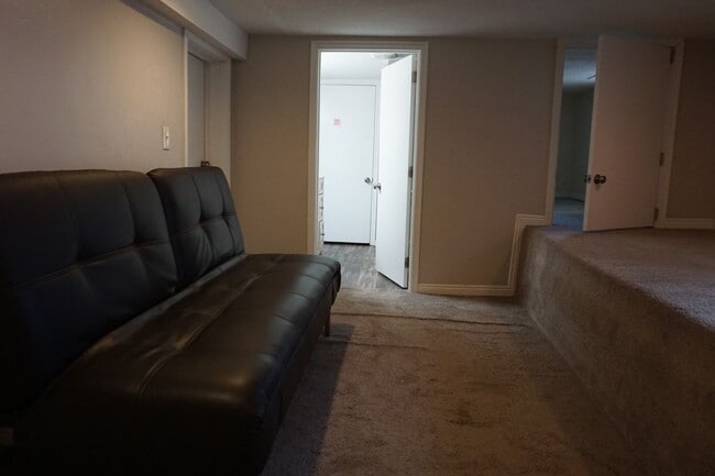 Foto del edificio - 240 E Truman Ave