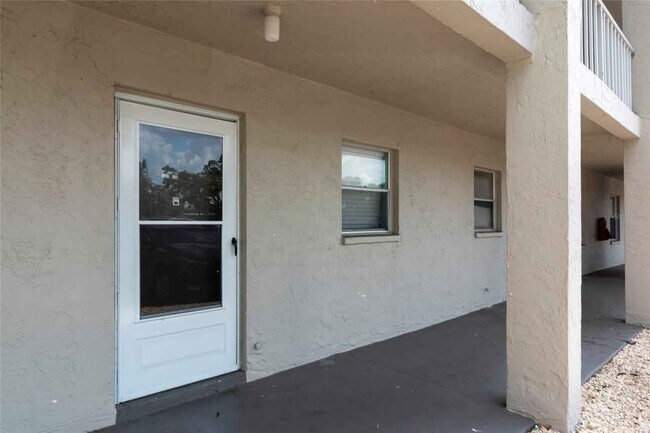 Building Photo - 3072 Lake Bayshore Dr