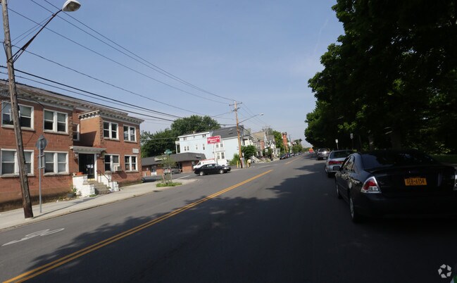 Foto del edificio - 156 Morton Ave