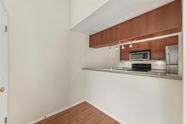 Foto del edificio - 7144 N Holiday Dr