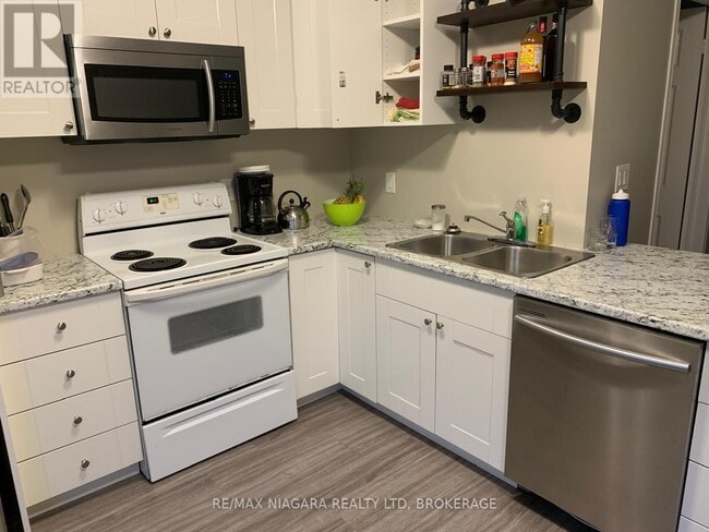 Building Photo - 310 Oakdale Ave