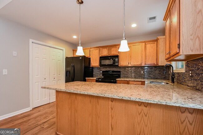 Foto del edificio - 30 Laurel Way