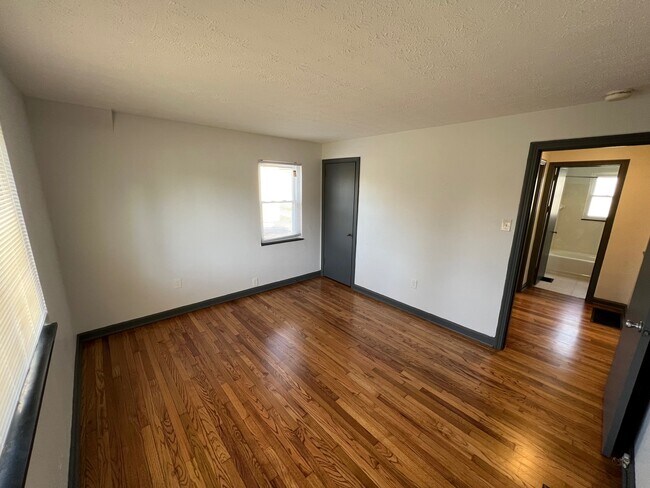 Foto del edificio - 2028 Ridgeview Rd