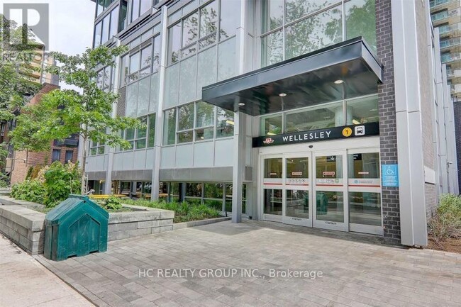 Building Photo - 17-1217 Dundonald St