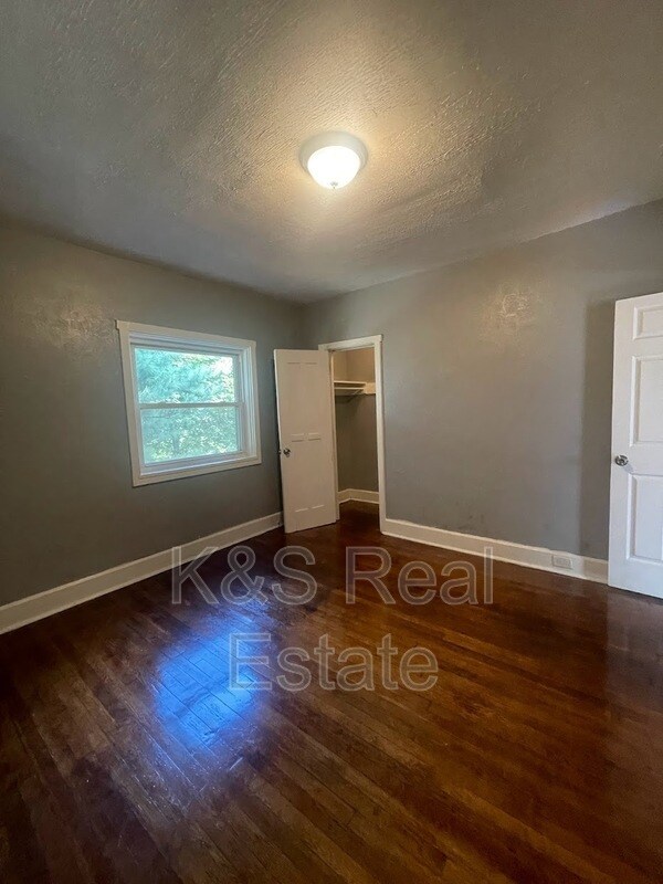Building Photo - 7900 Inglenook Pl
