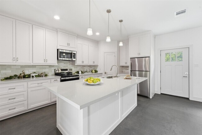 Building Photo - 12204 Hairston Cir