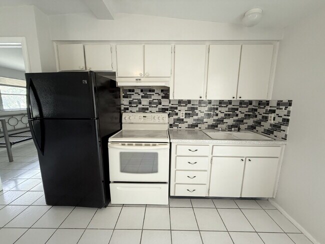 Foto del edificio - "Charming 1-Bedroom Duplex Retreat on Carn...