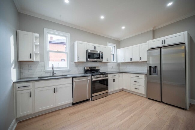 Building Photo - 510-512-512 S Lazelle St