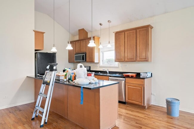 Building Photo - 3543 S Hamilton Ave