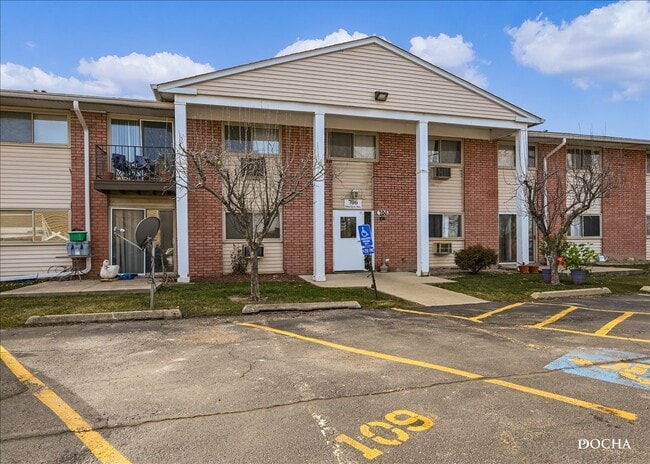 Building Photo - 706 Marilyn Ave