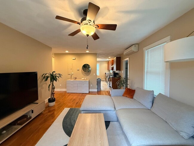 Building Photo - 119 Central St