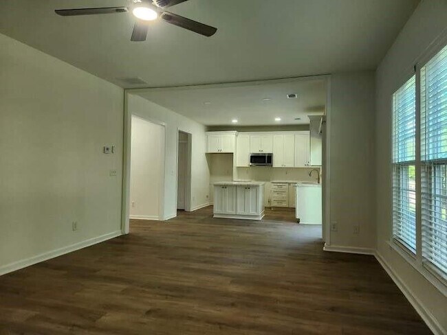 Building Photo - 2025 Kyrle Ln NW