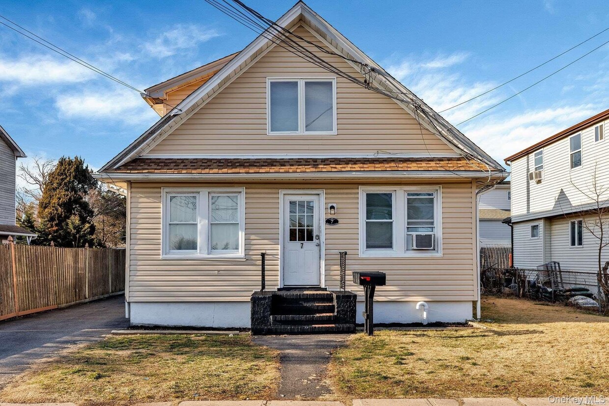Primary Photo - 7 S Atlantic St