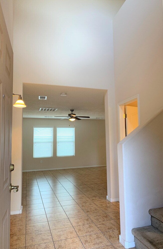 Foto del edificio - 10909 Fort Point Ln NE
