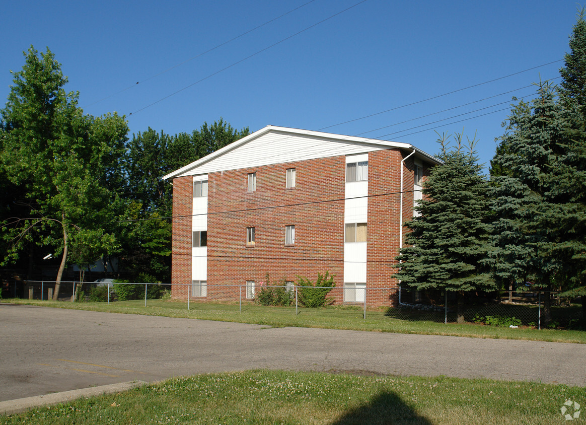 Building Photo - 4331 N Grand River Ave