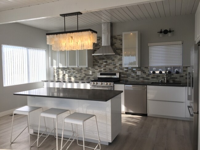 Kitchen - 31501 Burnside Pl
