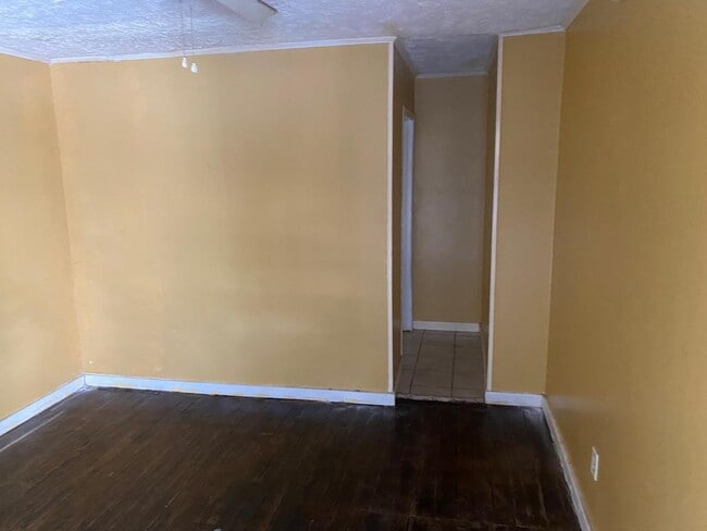 Building Photo - 360 Ellis Ave