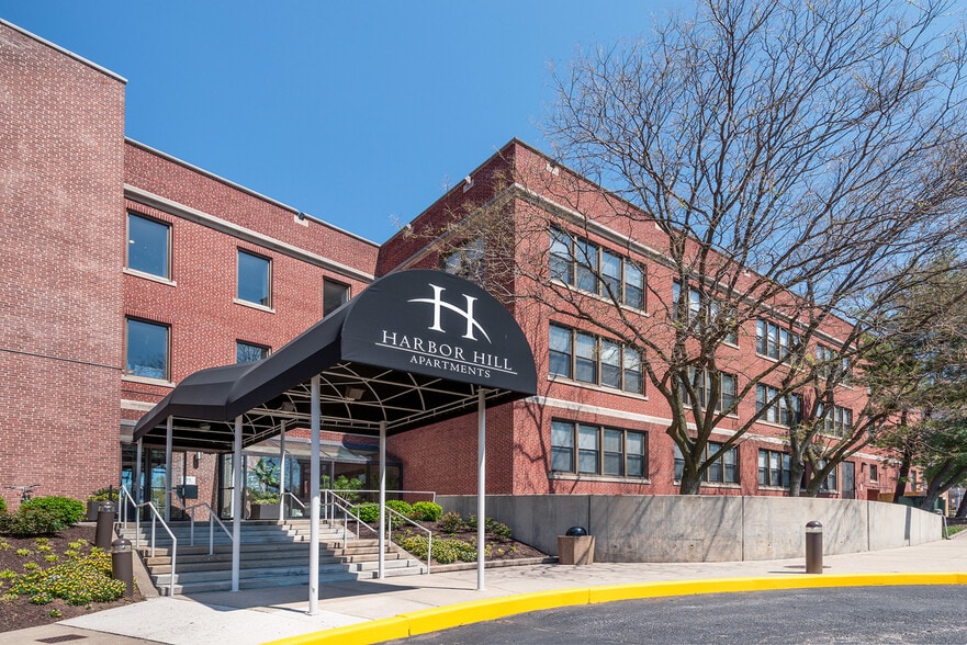 Harbor Hill Apartments