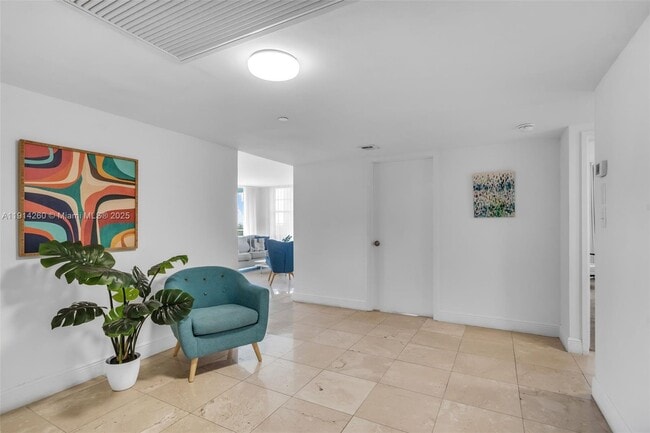 Building Photo - 5101 Collins Ave