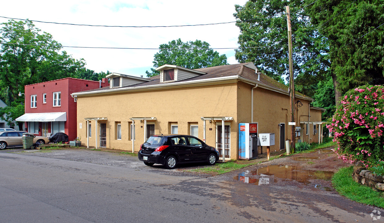 Primary Photo - 707-715 Cates St
