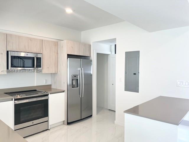 Building Photo - 4141 S oaks Pl