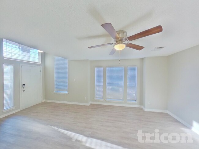 Foto del edificio - 3416 Tulip Ln