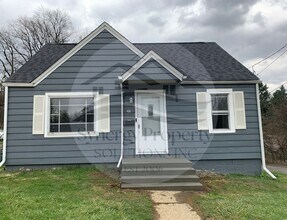Building Photo - 247 Sturges Ave